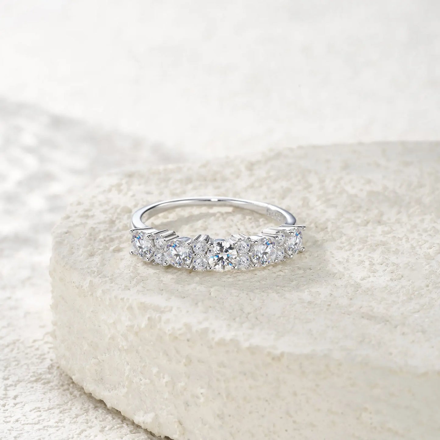A Luxurious And Fashionable Minimalist Jewelry Ring Featuring Top-quality Moissanite, Made Of S925 Silver Electroplated With Platinum. Weselleverythingnow