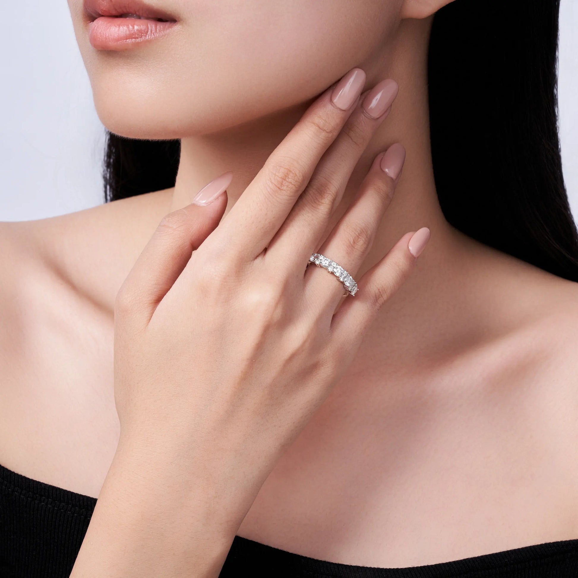 A Luxurious And Fashionable Minimalist Jewelry Ring Featuring Top-quality Moissanite, Made Of S925 Silver Electroplated With Platinum. Weselleverythingnow