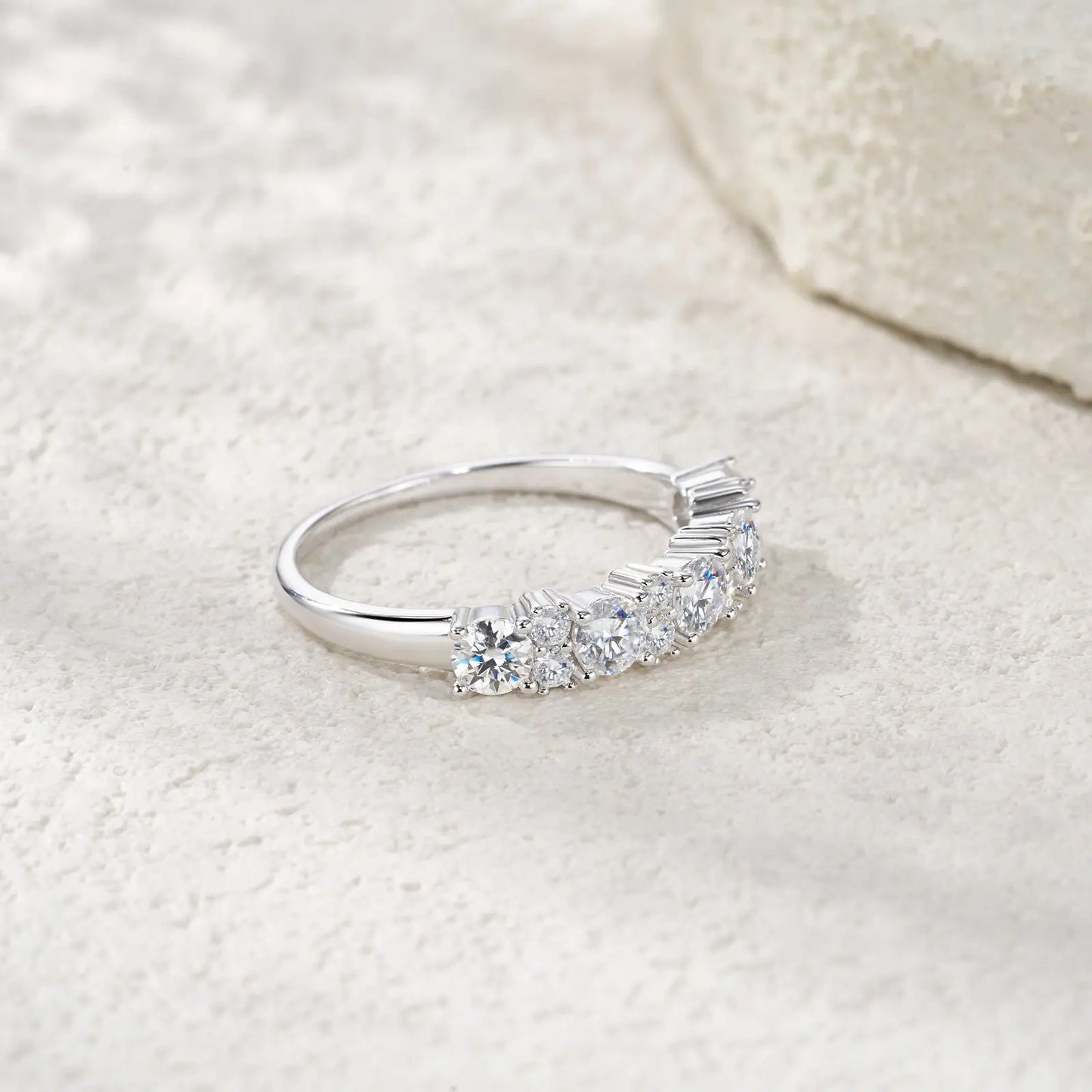 A Luxurious And Fashionable Minimalist Jewelry Ring Featuring Top-quality Moissanite, Made Of S925 Silver Electroplated With Platinum. Weselleverythingnow