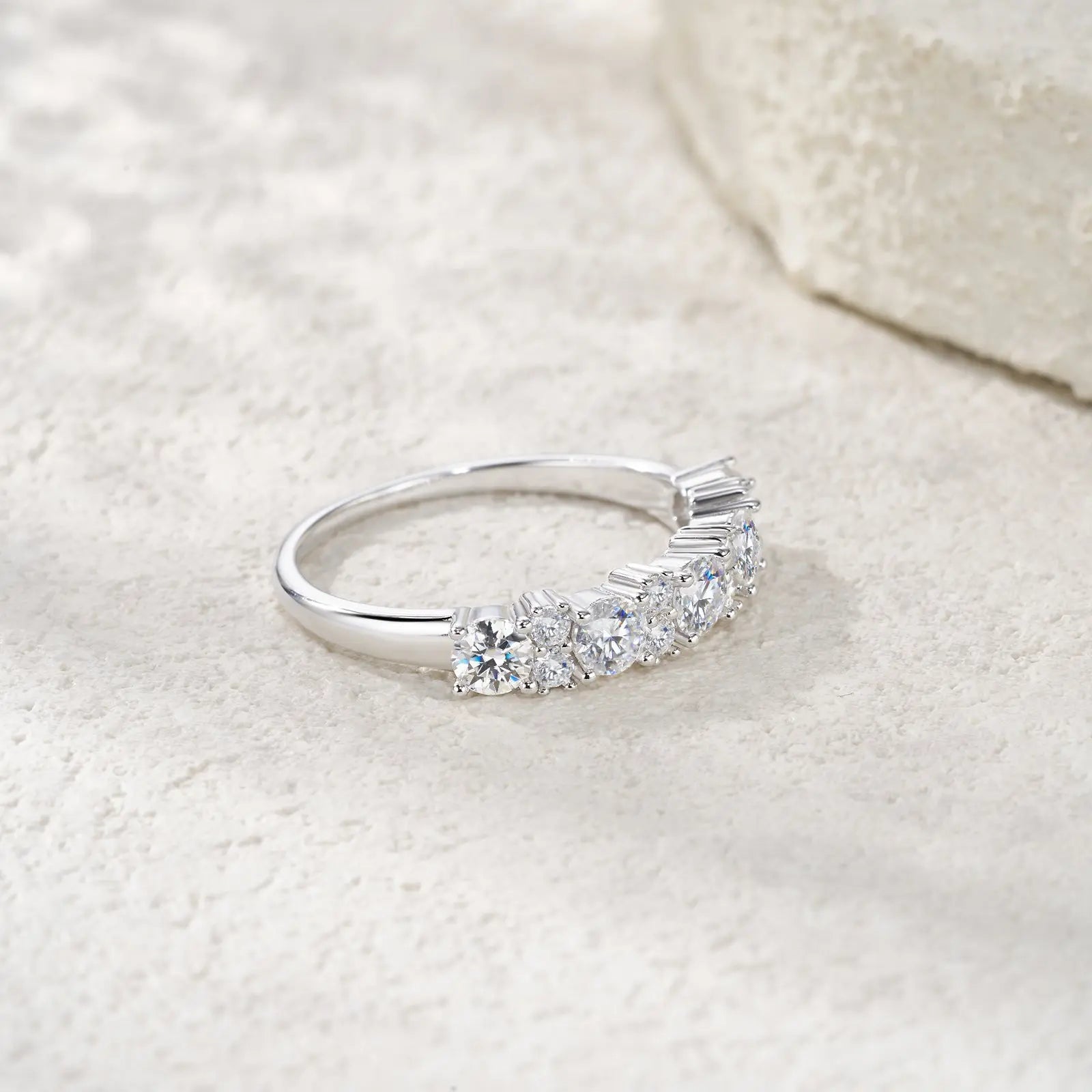 A Luxurious And Fashionable Minimalist Jewelry Ring Featuring Top-quality Moissanite, Made Of S925 Silver Electroplated With Platinum. Weselleverythingnow